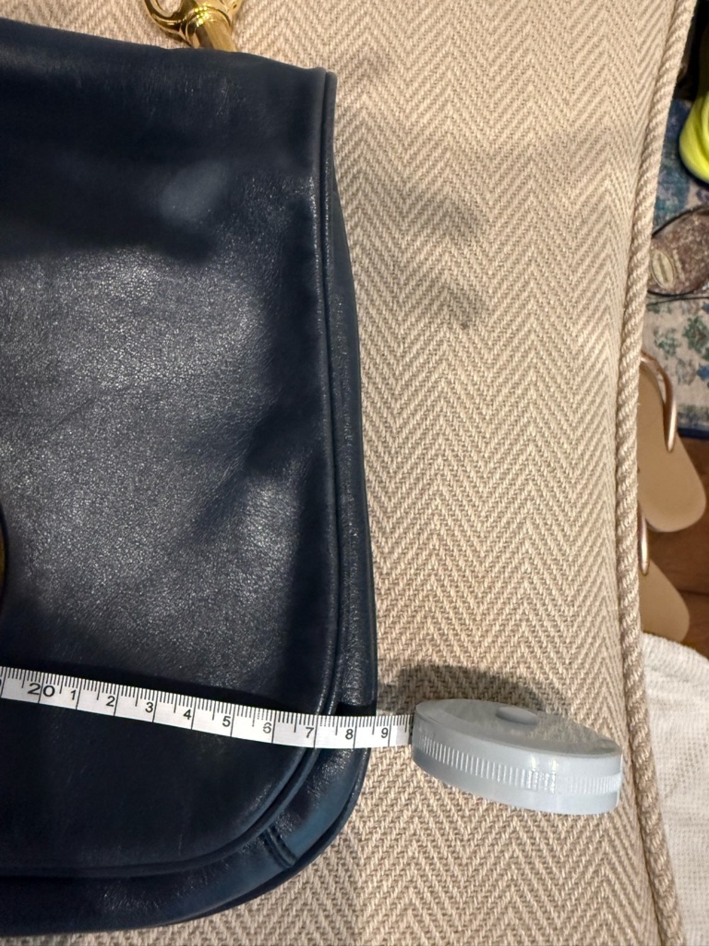 Vintage Gucci Navy Leather Shoulder Bag with Gold Logo - Picture 12 of 13